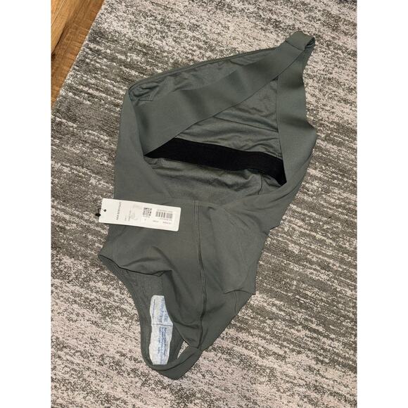 NWT Lululemon Aer Bodysuit *lululemon lab
Palm Deco Sz 2 - Picture 9 of 10